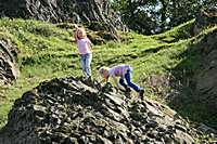 Natalie und Viktoria auf den Felsen